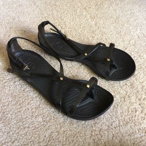 Crocs sandals strappy EUC
